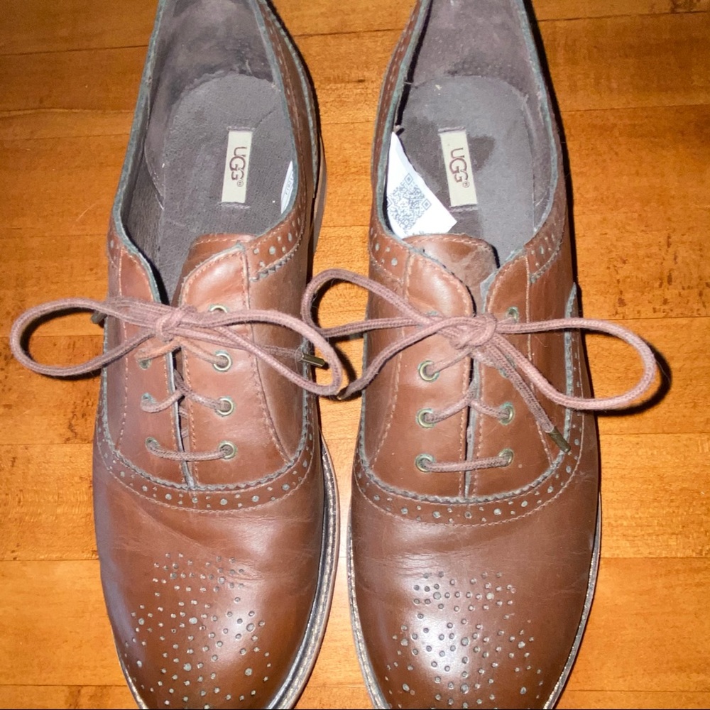 UGG Caelyn Leather Wingtip Oxford